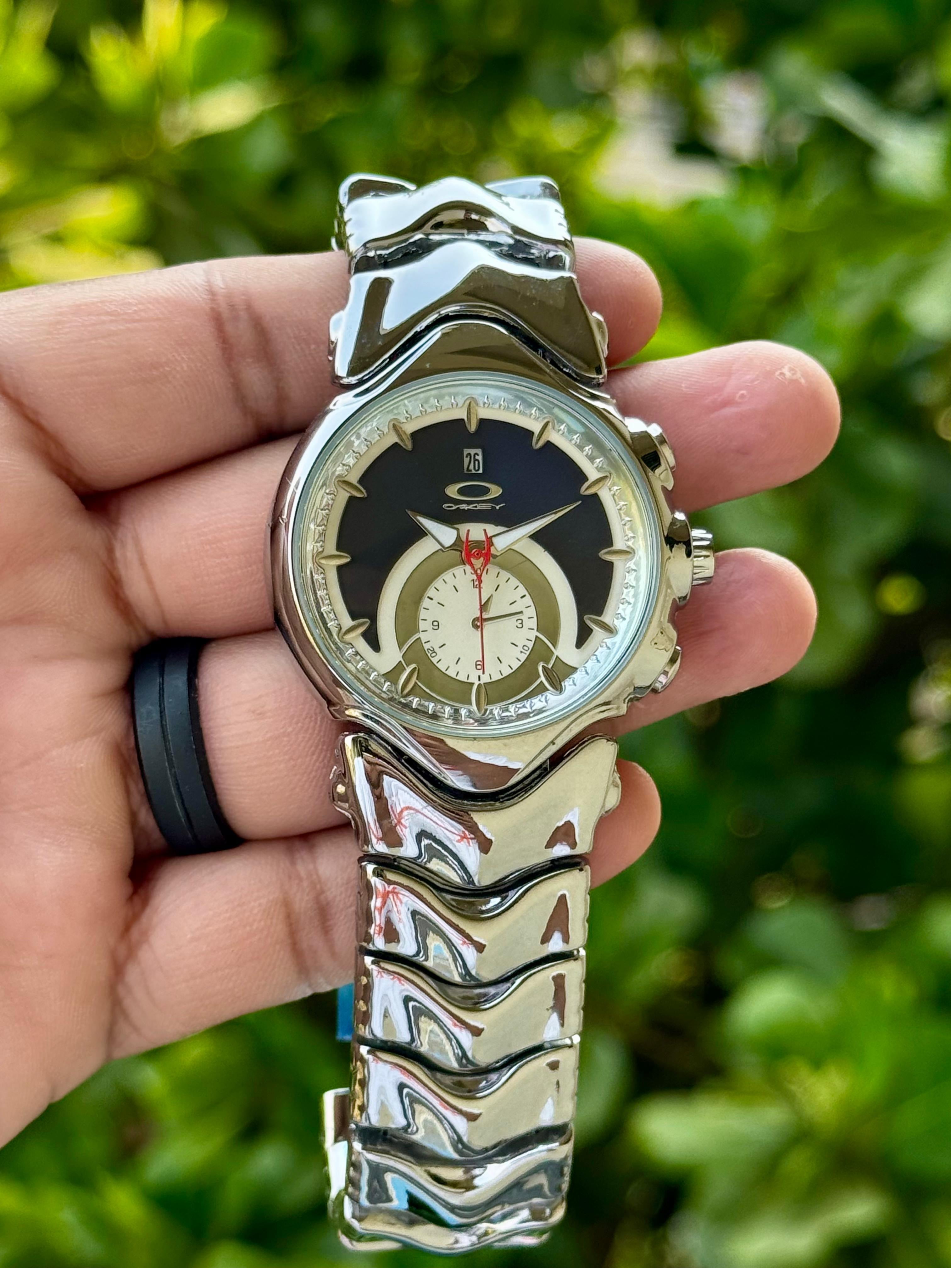 OAKLY JUDGE WATCH