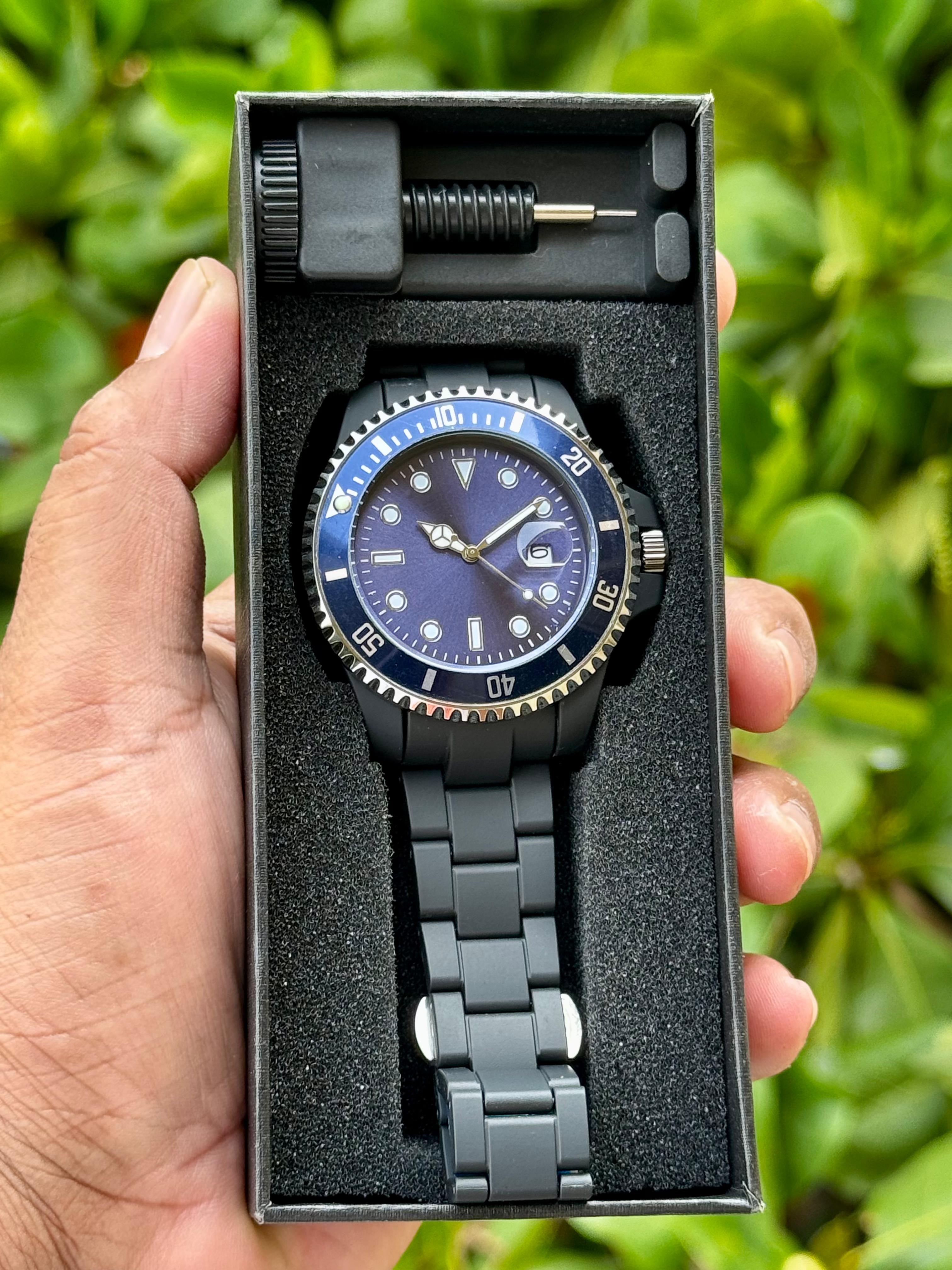 SHADOW DIVER